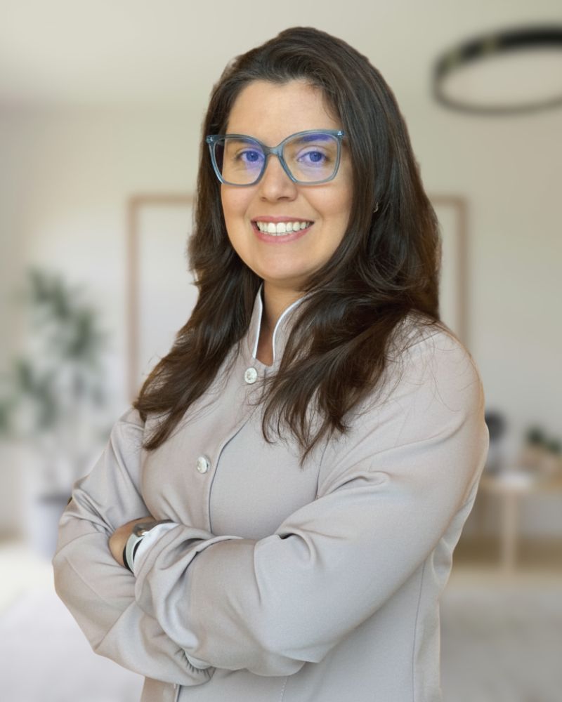 Retrato da Dra. Camila Paredes, fisioterapeuta e osteopata